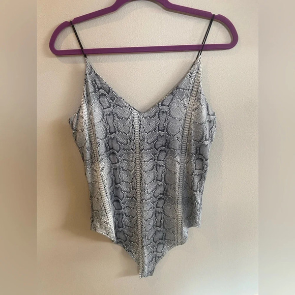 GAZE Spaghetti Strap Grey Snakeskin Bodysuit Size Large NWT - Picture 5 of 14